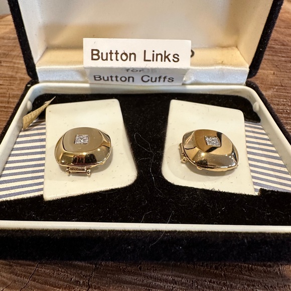 Pierre Cardin Elegant Silver Cufflinks - Picture 2 of 7
